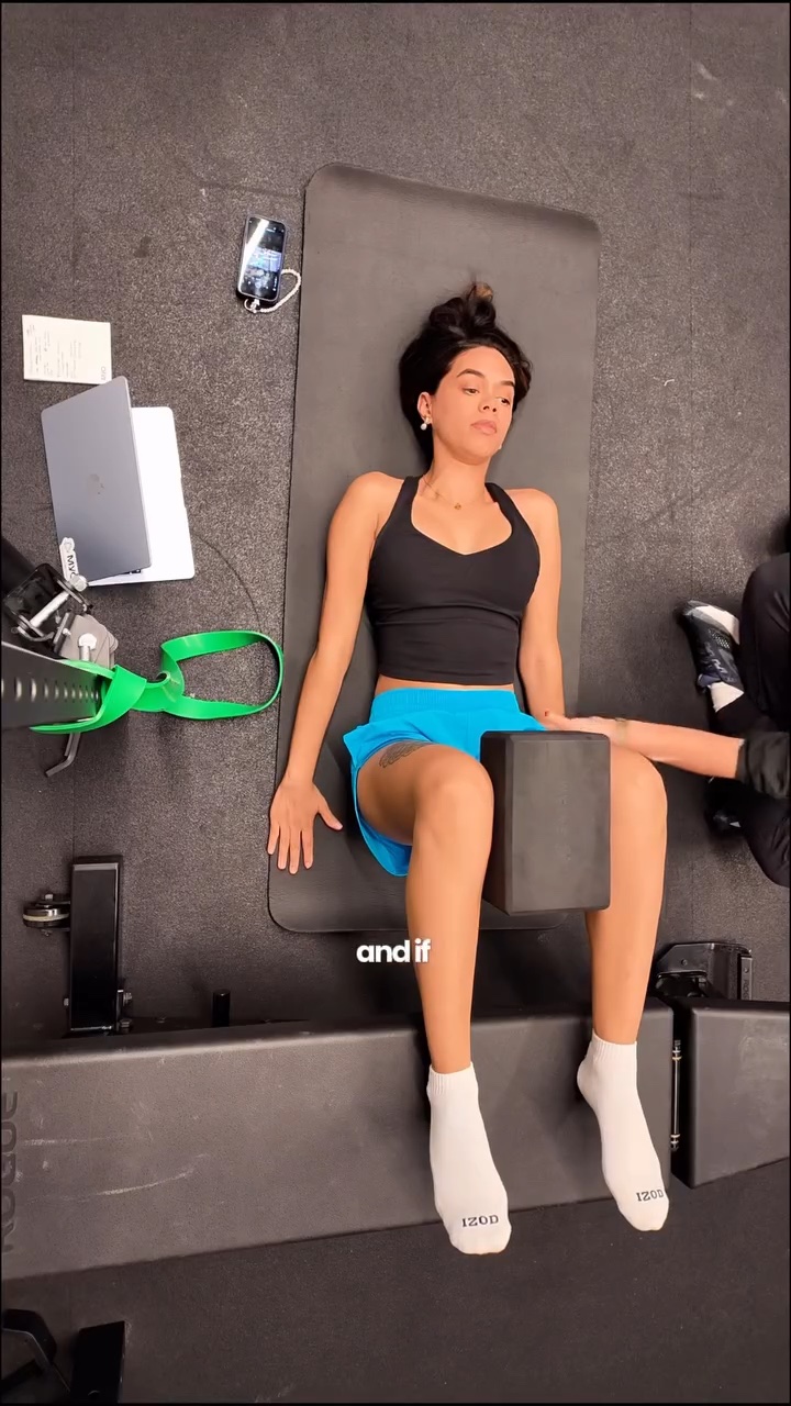 Veronica at a Myo Detox physical therapy session in a wellness UGC service review